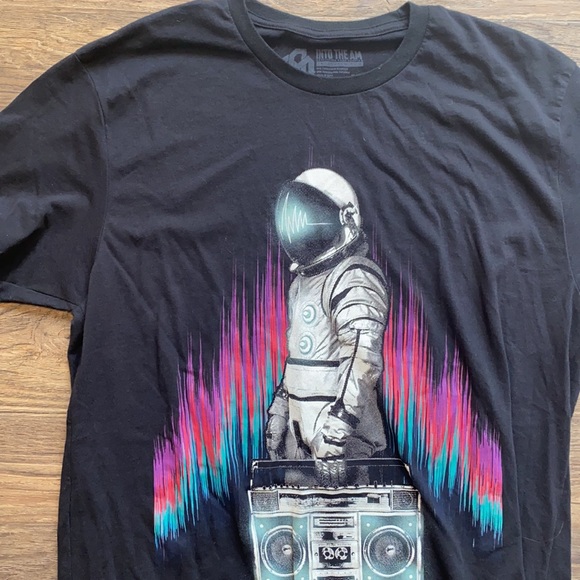 Men’s Into the AM Graphic Tee - Picture 2 of 2